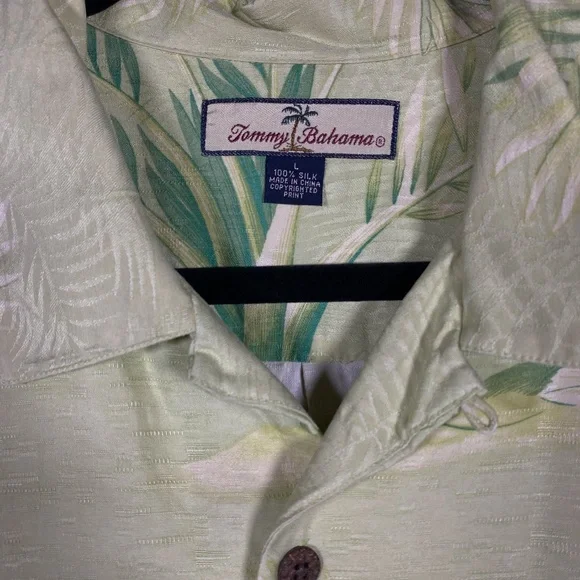 Green Tommy Bahama Hawaiian Shirt LARGE - Picture 3 of 5
